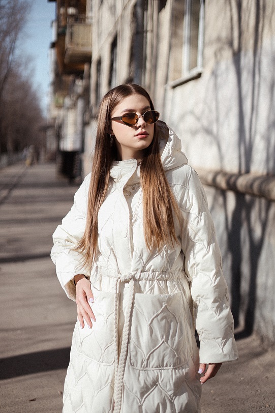 Утепленное пальто с капюшоном